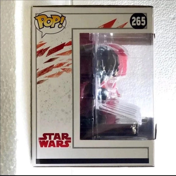 Star Wars 265 Clash on the Supremacy (Kylo) Funko POP Movie Moments Collectible - Picture 2 of 9